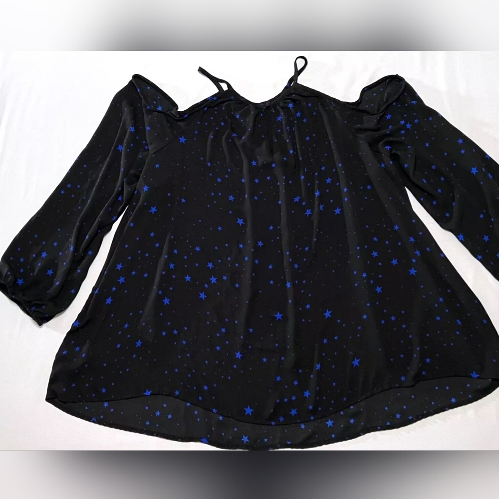 Torrid 4/5 cold shoulder top